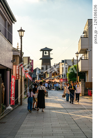 【埼玉県】蔵造りの街並みに聳える川越のシンボル時の鐘 126586836