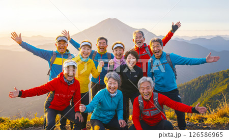 元気なシニアの登山 126586965