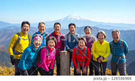 元気なシニアの登山 126586966