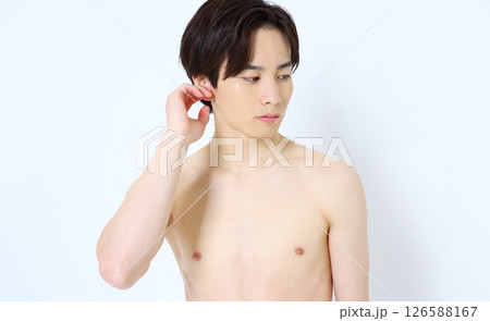 男性のポートレート　ビューティーイメージ 126588167