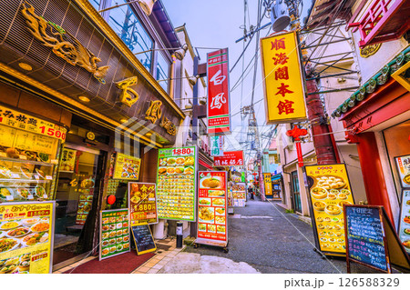 日本の横浜都市景観 5月。横浜中華街・香港路などを望む… 126588329