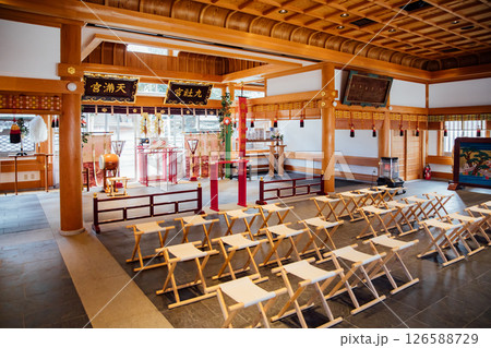 <七五三>神社でのご祈祷のイメージ <七五三>神社でのご祈祷のイメージ 126588729