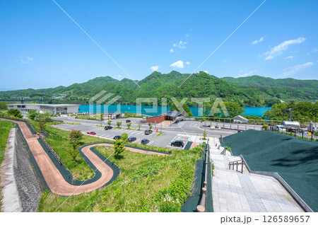 川原湯温泉駅と八ッ場あがつま湖 126589657