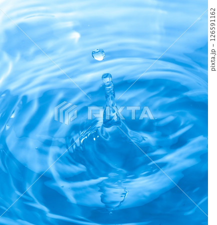 水しぶきのアクションショット 126591162