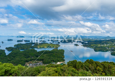 展海峰公園の展望台から見る九十九島の風景(佐世保市) 展海峰公園の展望台から見る九十九島の風景(佐世保市) 126591314
