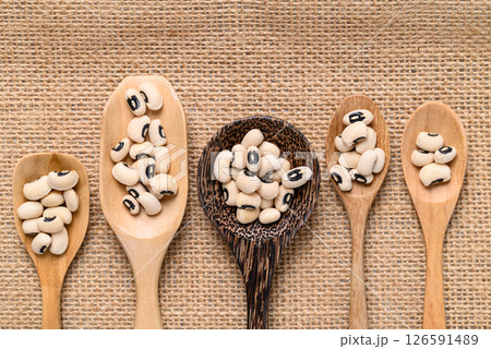 Black-eyed pea or cowpea in difference wooden spoon, Food ingredient, Top view Black-eyed pea or cowpea in difference wooden spoon, Food ingredient, Top view 126591489