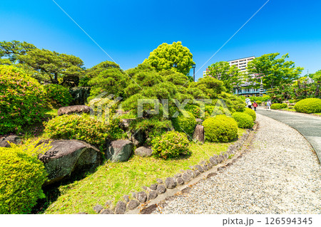 初夏の相楽園の風景 エントランス 兵庫県神戸市中央区 初夏の相楽園の風景 エントランス 兵庫県神戸市中央区 126594345