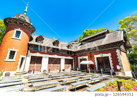 初夏の相楽園の風景 国指定重要文化財の旧小寺家厩舎2 兵庫県神戸市中央区 初夏の相楽園の風景 国指定重要文化財の旧小寺家厩舎2 兵庫県神戸市中央区 126594351