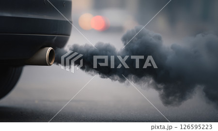 車のマフラーから排出されるガス 車のマフラーから排出されるガス 126595223