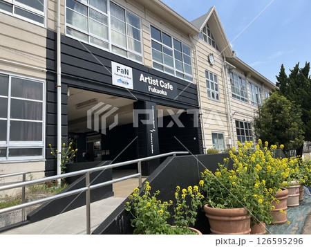 福岡市「三の丸スクエア」「Artist Cafe Fukuoka」 126595296