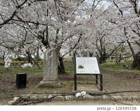 福岡市「福岡城・黒田如水公御鷹屋敷跡石碑」 126595536