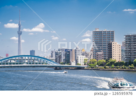「東京都」永代橋と東京スカイツリーの風景 「東京都」永代橋と東京スカイツリーの風景 126595976