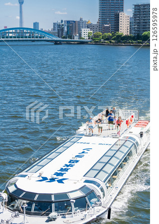 「東京都」永代橋と東京スカイツリーの風景 126595978