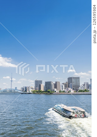 「東京都」永代橋と東京スカイツリーの風景 126595984