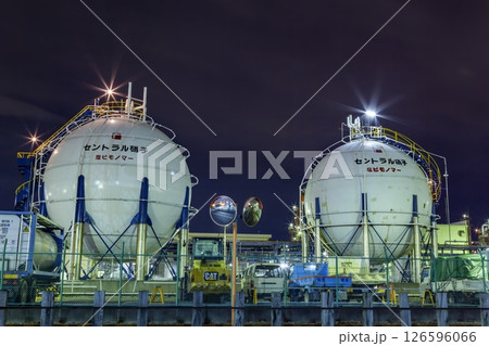 「神奈川県」工場夜景 京浜工業地帯 川崎市 「神奈川県」工場夜景 京浜工業地帯 川崎市 126596066