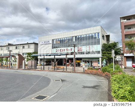 近鉄京都線・新田辺駅（京都府京田辺市） 126596754
