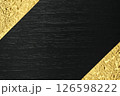 黒塗りの板と金色の和紙の背景素材 126598222