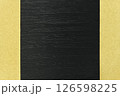 黒塗りの板と金色の和紙の背景素材 126598225