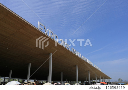 EXPO2025大阪関西万博の西ゲート 126598439