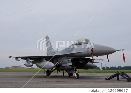 横田基地友好祭で展示されたF16戦闘機 126599637