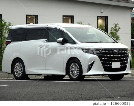白い車(トヨタ・アルファード 4代目) 白い車(トヨタ・アルファード 4代目) 126600035