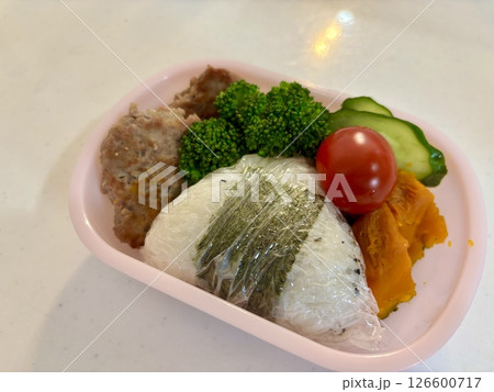 お子様弁当 126600717