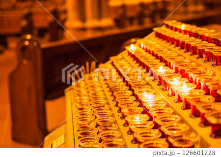 シドニー　セント・メアリー大聖堂のキャンドル 126601228