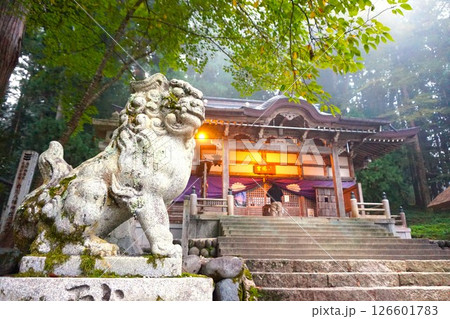 白川八幡神社　荻町合掌造り集落　世界文化遺産　白川郷　茅葺 126601783