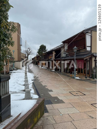 古都、石川県金沢市内の西茶屋街 126605139