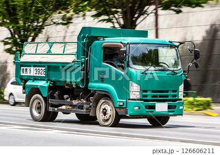 ダンプカー 126606211