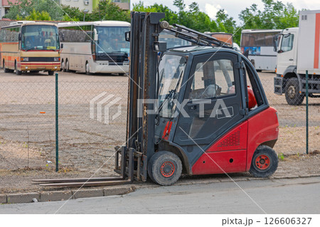 Forklift Enclosed Cabin Forklift Enclosed Cabin 126606327