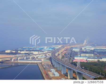 聖通寺山展望台より望む瀬戸大橋(香川県綾歌郡宇多津町) 126607538