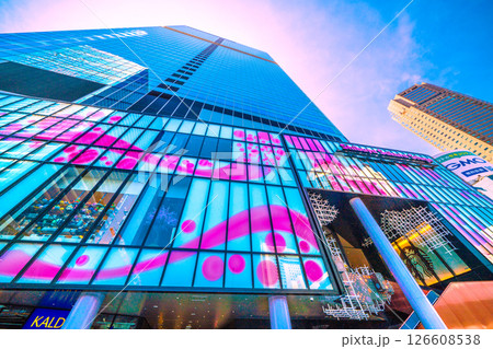 日本の東京都市景観 渋谷サクラステージSHIBUYAタワーなどを望む 日本の東京都市景観 渋谷サクラステージSHIBUYAタワーなどを望む 126608538
