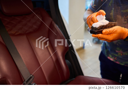 Detailed Expertise Understanding the Leather Conditioning Process for Optimal Results 126610570