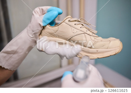 Cleaning Sneakers A Comprehensive Step-by-step Maintenance Guide for Optimal Care Cleaning Sneakers A Comprehensive Step-by-step Maintenance Guide for Optimal Care 126611025