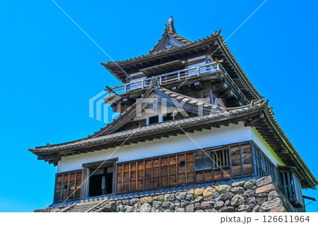 青空と丸岡城 福井県坂井市 126611964