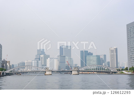 隅田川テラスから見た勝どき橋の風景 126612293