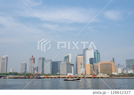 隅田川テラスから見た汐留方面の高層ビル群の風景 126612327