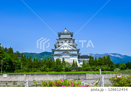 青空と勝山城 福井県勝山市 126612454