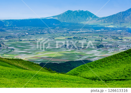 大観峰から見た阿蘇盆地 大観峰から見た阿蘇盆地 126613316