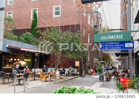 シドニーの街角　平日カフェの朝景　※一部ソフトフォーカス 126613865
