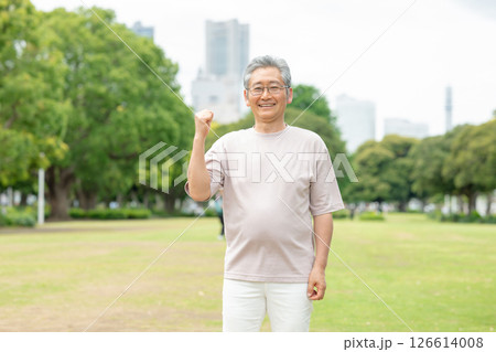 笑顔のシニア男性 笑顔のシニア男性 126614008