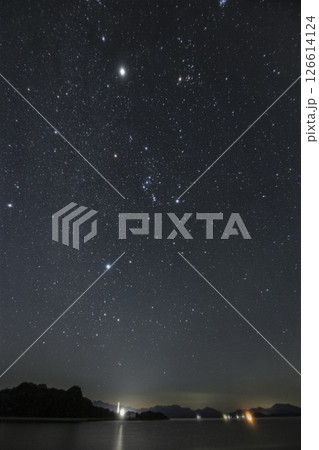 瀬戸内の秋の星景 南中するオリオン座と冬の大三角 瀬戸内の秋の星景 南中するオリオン座と冬の大三角 126614124