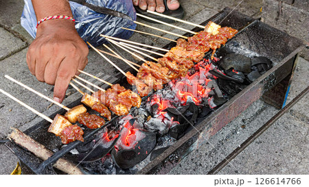 バリ島の美味しそうなローカルご飯！豚肉の串焼き 126614766