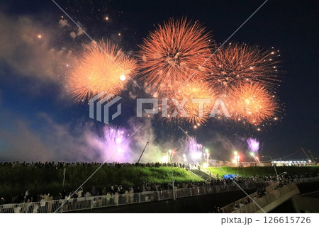 足立の花火・荒川河川敷【東京都足立区】 126615726