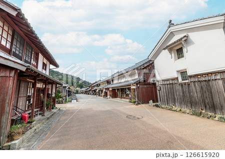 福井県若狭町 若狭熊川宿 伝統的建造物保存地区の町並み 福井県若狭町 若狭熊川宿 伝統的建造物保存地区の町並み 126615920