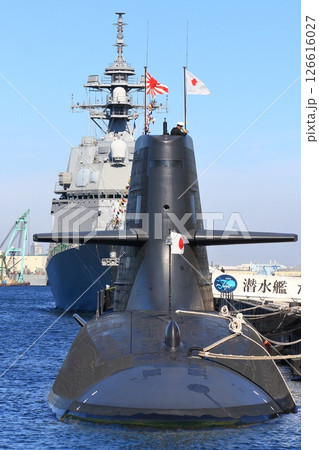 一般公開された海上自衛隊の護衛艦と潜水艦　観艦式の風景 126616027