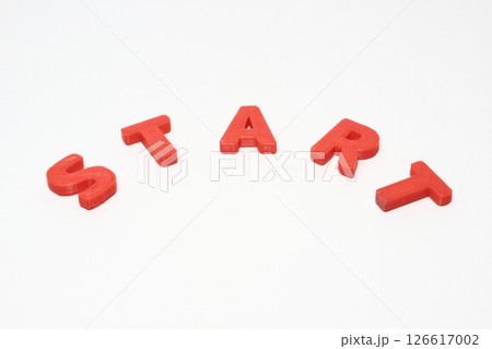 新たな始まりを告げる赤色立体文字「START」 新たな始まりを告げる赤色立体文字「START」 126617002