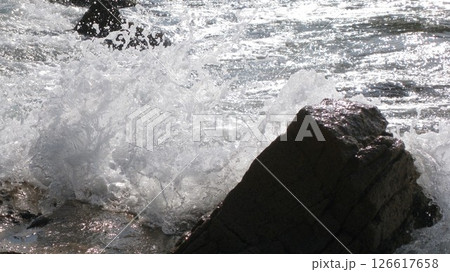 波が打ち寄せる海岸 126617658