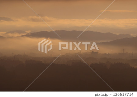 岩手県花巻市　朝の田園風景 126617714